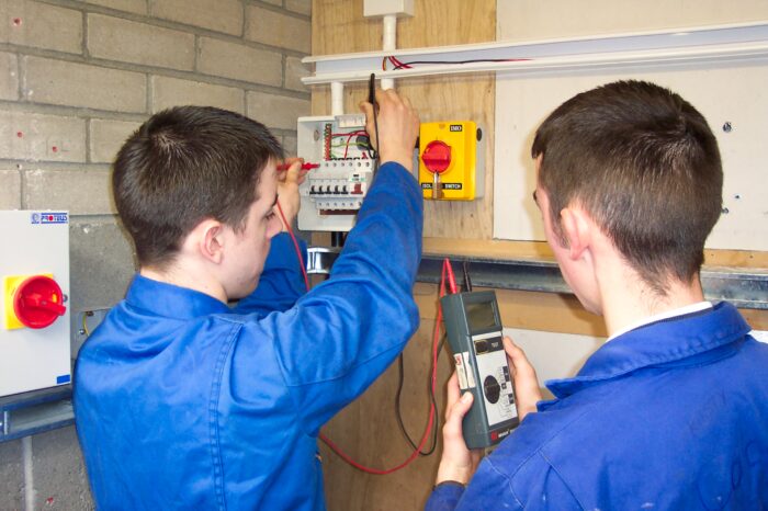 SELECT and SJIB encourage school leavers to consider a bright future in electrical apprenticeships
